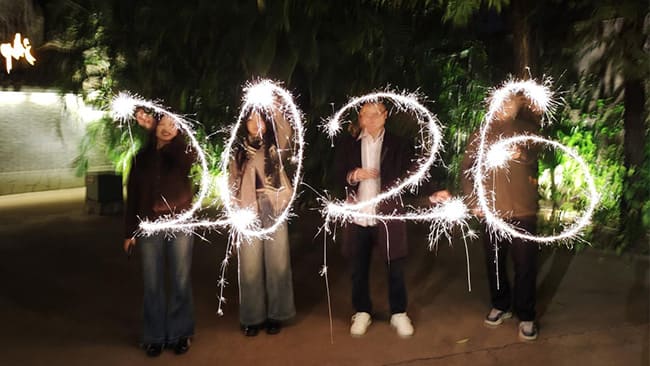 richpacking employers having fun in group tour