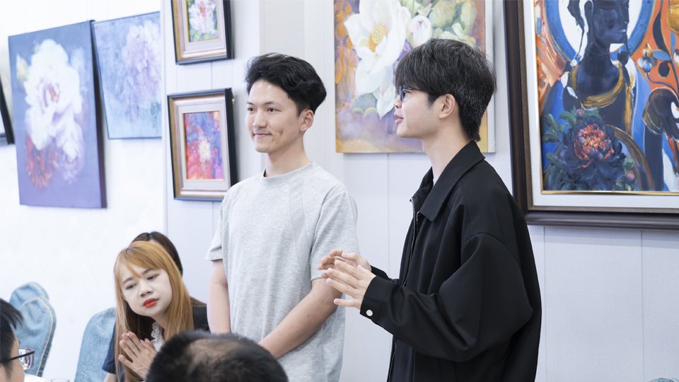 The new hires are making self-introduce