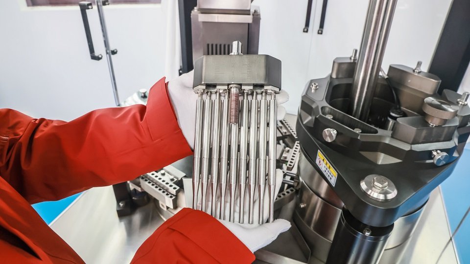 pull-out slot filling rod holder