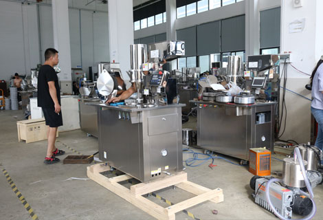 Bienvenido a visitar nuestra fábrica profesional de fabricación de máquinas de llenado de cápsulas