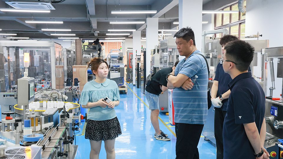 Malaysian Client's Factory Visit: How A Capsule Counting Machine Won Client’s Trust