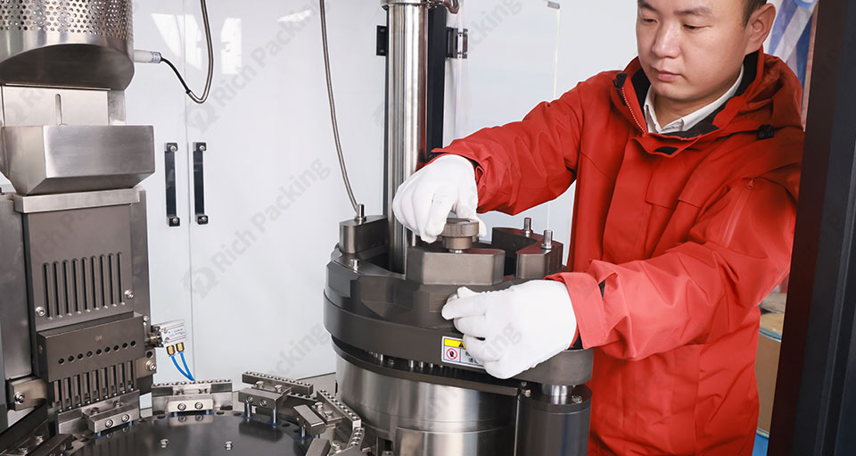 Cómo limpiar una máquina llenadora de cápsulas totalmente automática